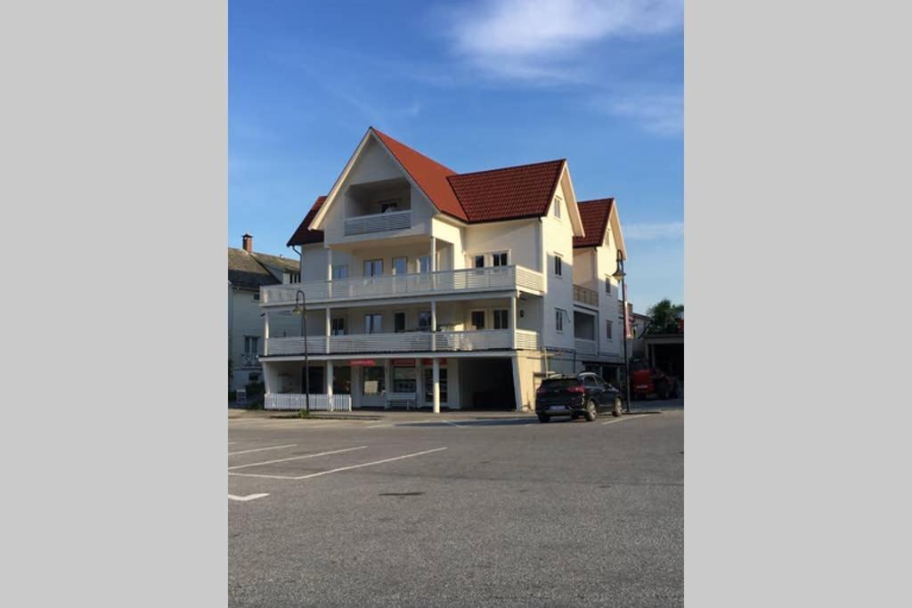 Balestrand Fjordapartments Holmen 19A المظهر الخارجي الصورة
