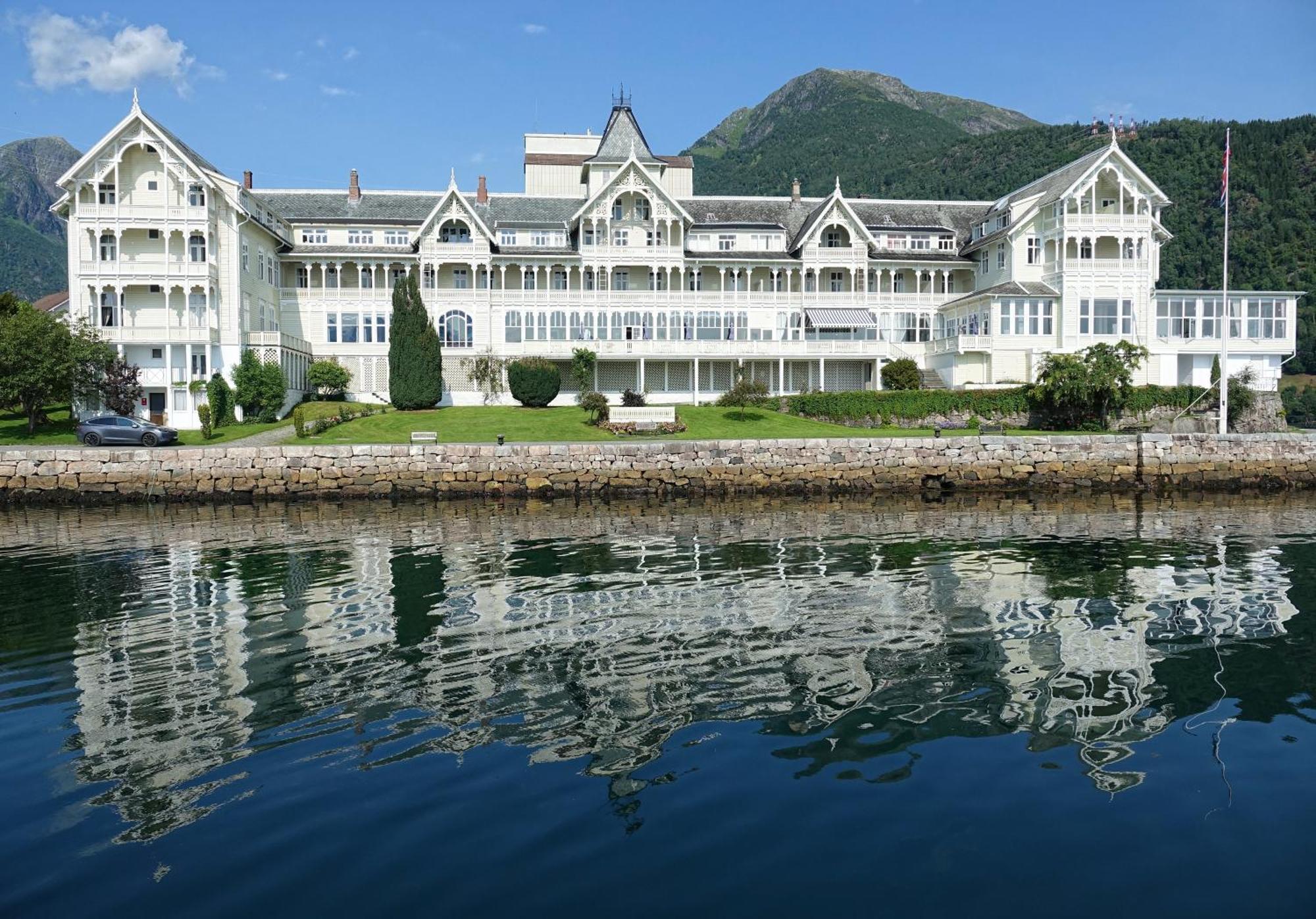 Balestrand Fjordapartments Holmen 19A المظهر الخارجي الصورة